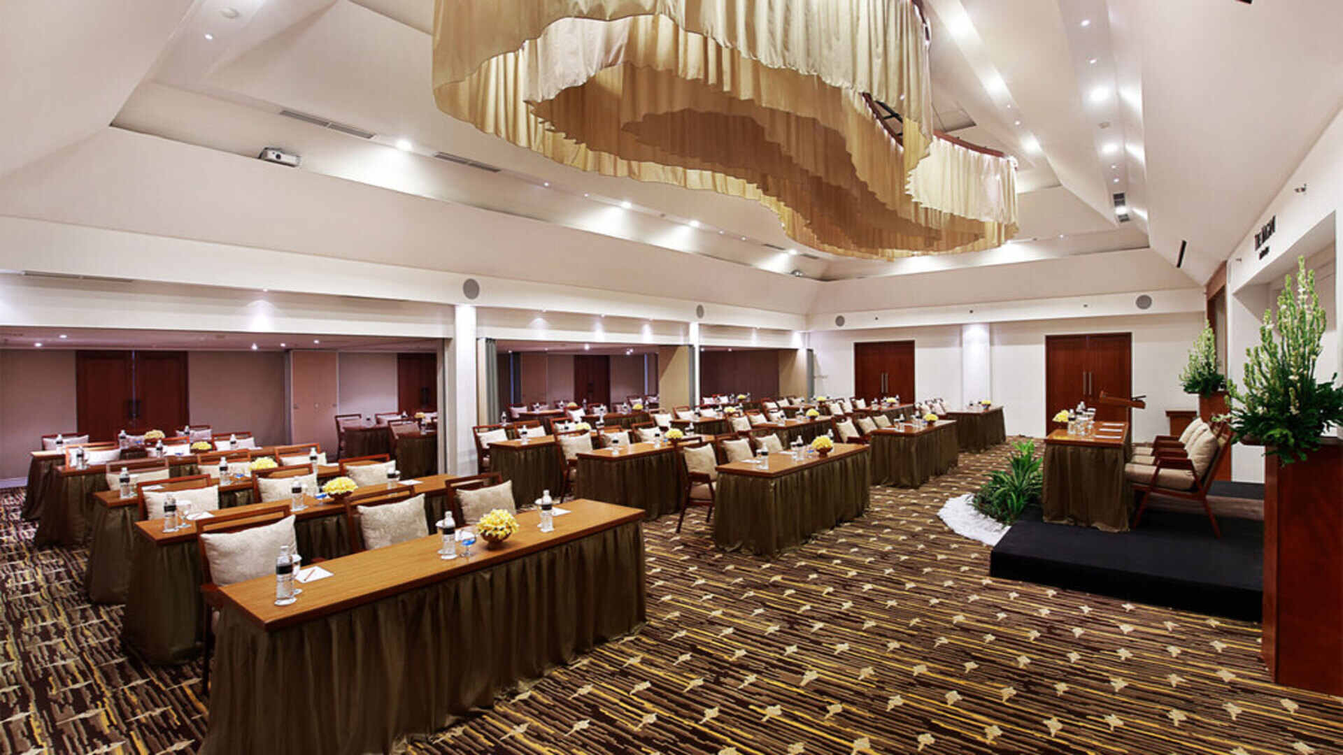 The-Magani-Hotel-and-Spa-Meeting-Meeting.jpg